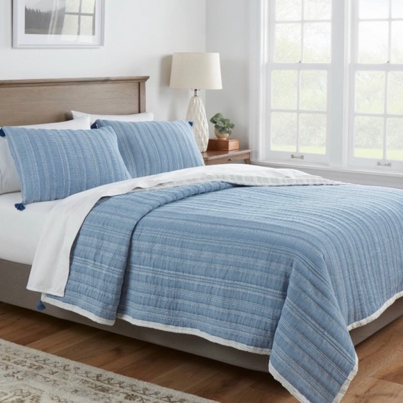 Threshold Other - NEW Full/Queen Reversible Matelassé 
Quilt Blue/Off-WhitE with Shams Threshold
